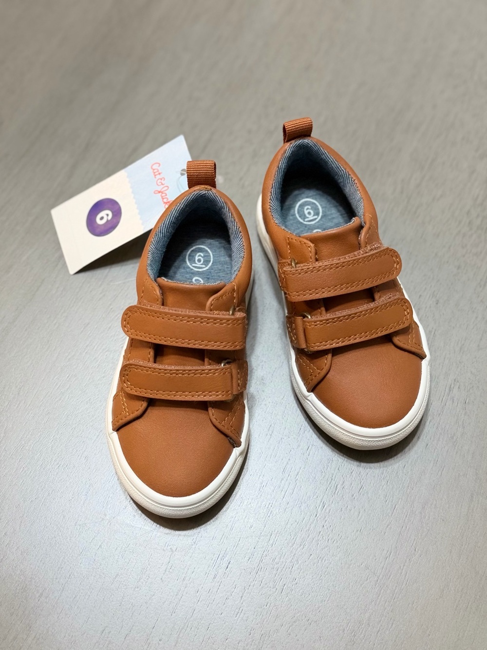 Cat & Jack Toddler 6 Casual Velcro Sneakers in Tan